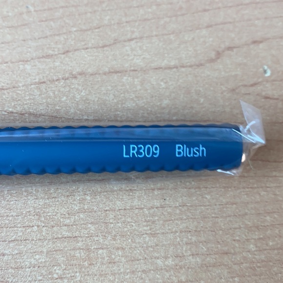 Laruce Blush Brush - Picture 7 of 7